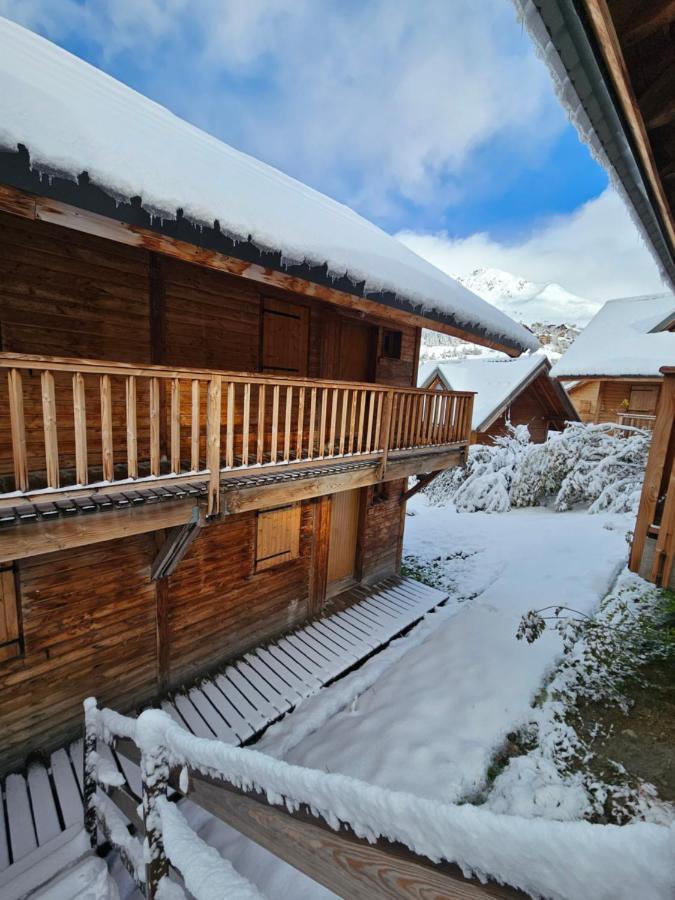 Au Pied Des Pistes